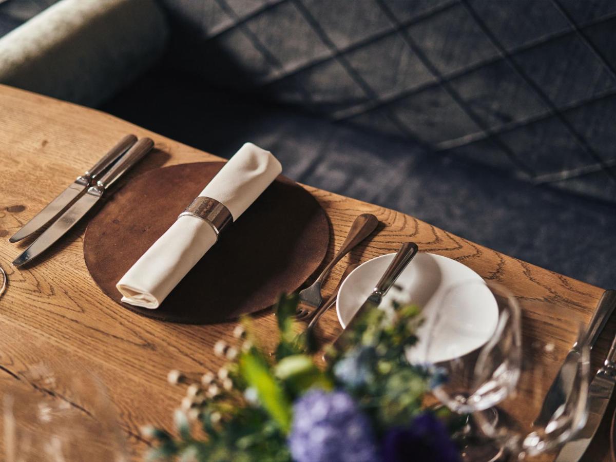 A-Rosa Ifen Hotel Kleinwalsertal Hirschegg  Exteriér fotografie A place setting at a restaurant