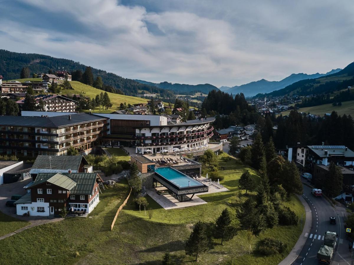 A-Rosa Ifen Hotel Kleinwalsertal Hirschegg  Exteriér fotografie Aerial view of the resort