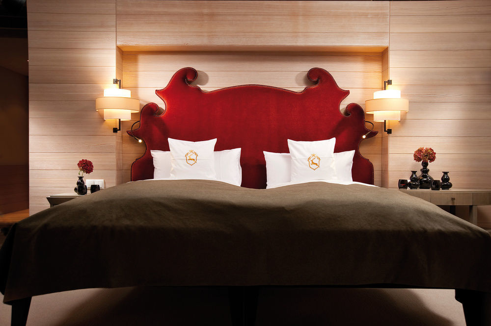 A-Rosa Ifen Hotel Kleinwalsertal Hirschegg  Exteriér fotografie A bedroom at the Mandarin Oriental, Munich