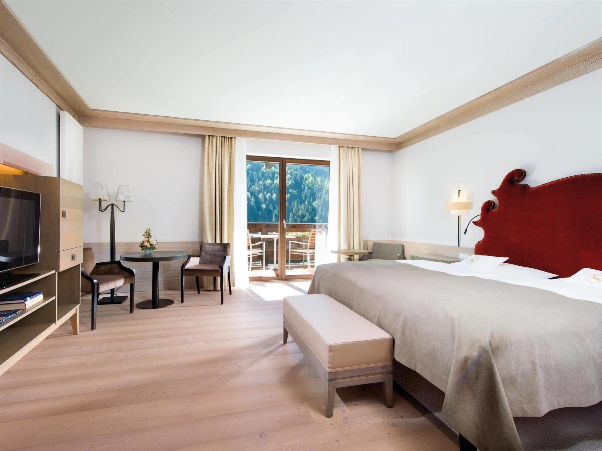 A-Rosa Ifen Hotel Kleinwalsertal Hirschegg  Exteriér fotografie A room at the Hotel Axelmannstein