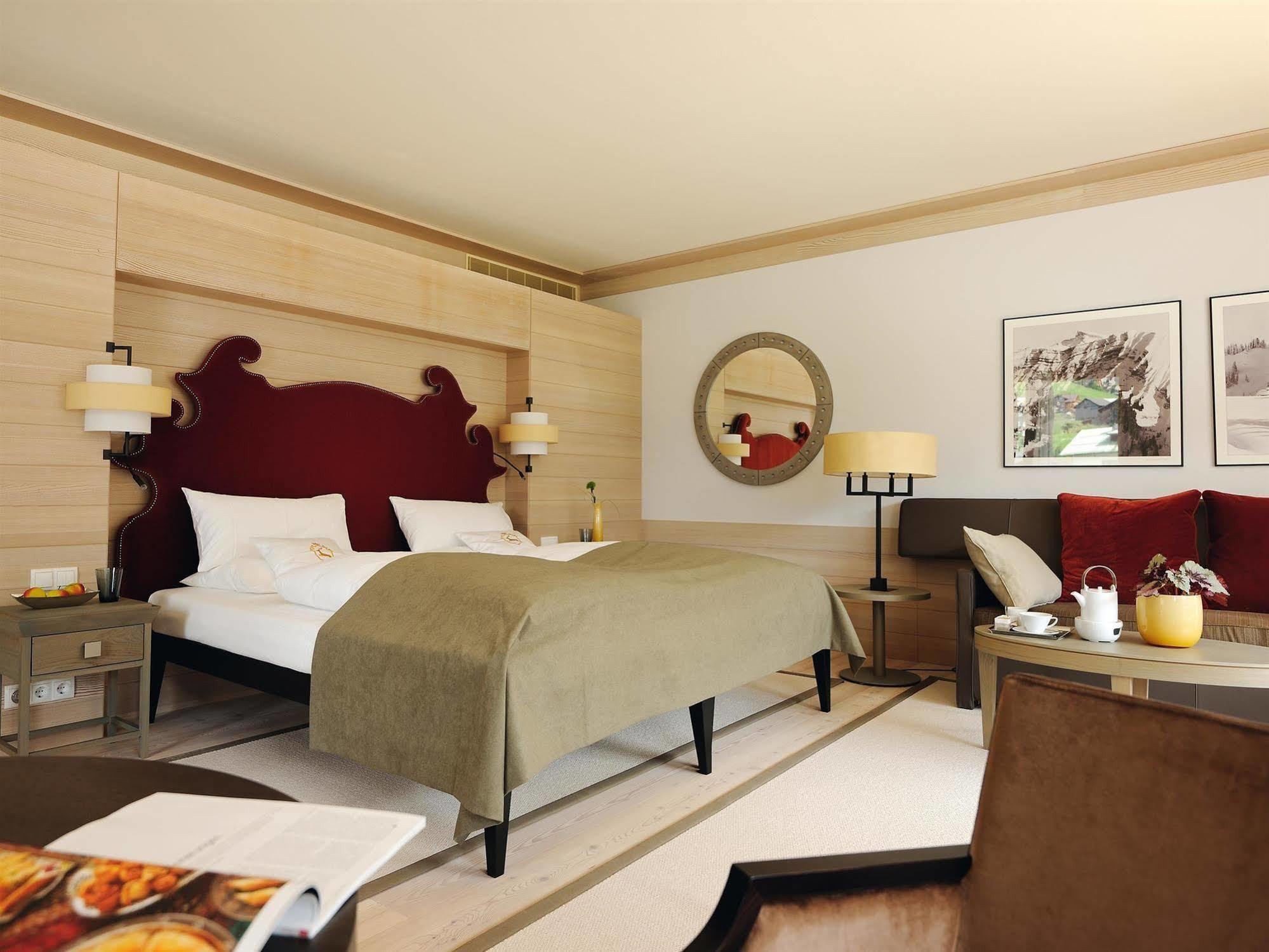 A-Rosa Ifen Hotel Kleinwalsertal Hirschegg  Exteriér fotografie A room at the Hotel de Crillon